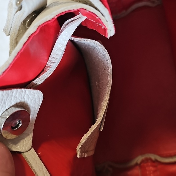 VERA PELLE LEATHER BUCKET BAG - Picture 13 of 16